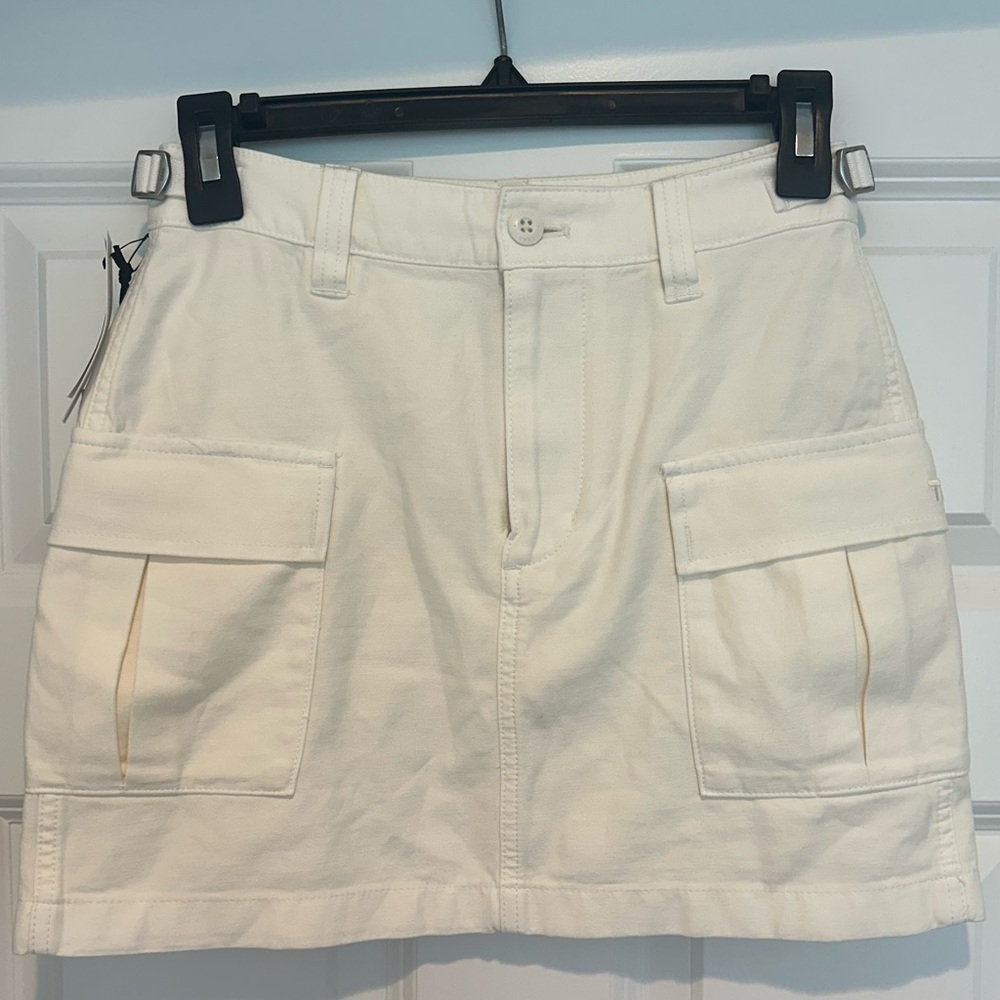 New Aritzia TNA White Cargo Skirt size 0